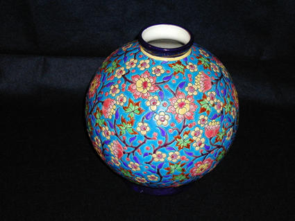 Vase boule en faïence de Longwy