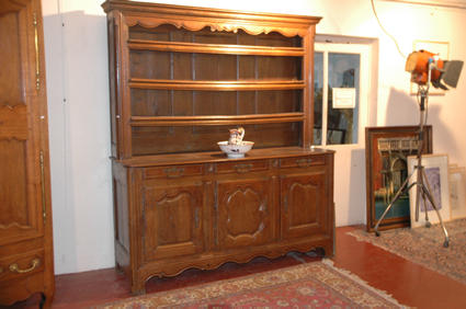 18th c. dresser