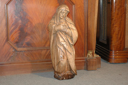 Sainte en bois sculpté