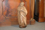 Sainte en bois sculpté