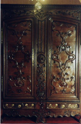 Exceptionnelle armoire lorraine