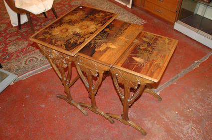 GALLE nest of tables