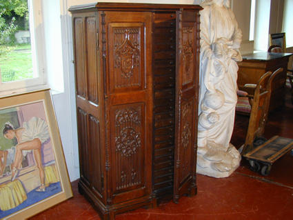 Gothic-style 19th century piece of furniture