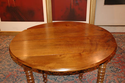 Table ovale XIXe