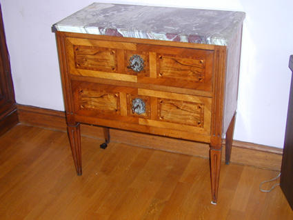 Petite commode Louis XVI