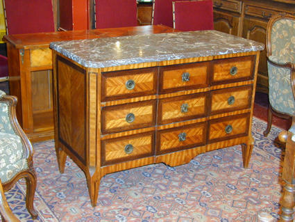 Commode de style Louis XVI