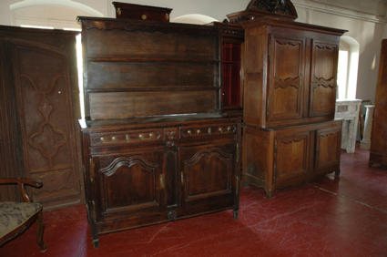 Beginning of the 19th century dresser