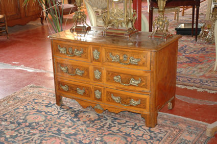 Beautiful 18th century commode