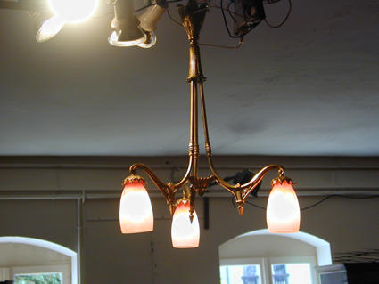 DAUM chandelier with 3 tulip-shaped lamps 