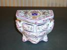 Earthenware commode