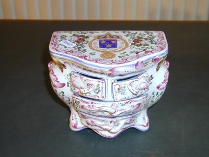 Earthenware commode