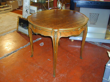 Louis XV-style suite table