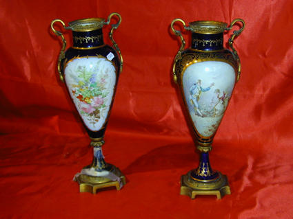 Vases en porcelaine de Paris